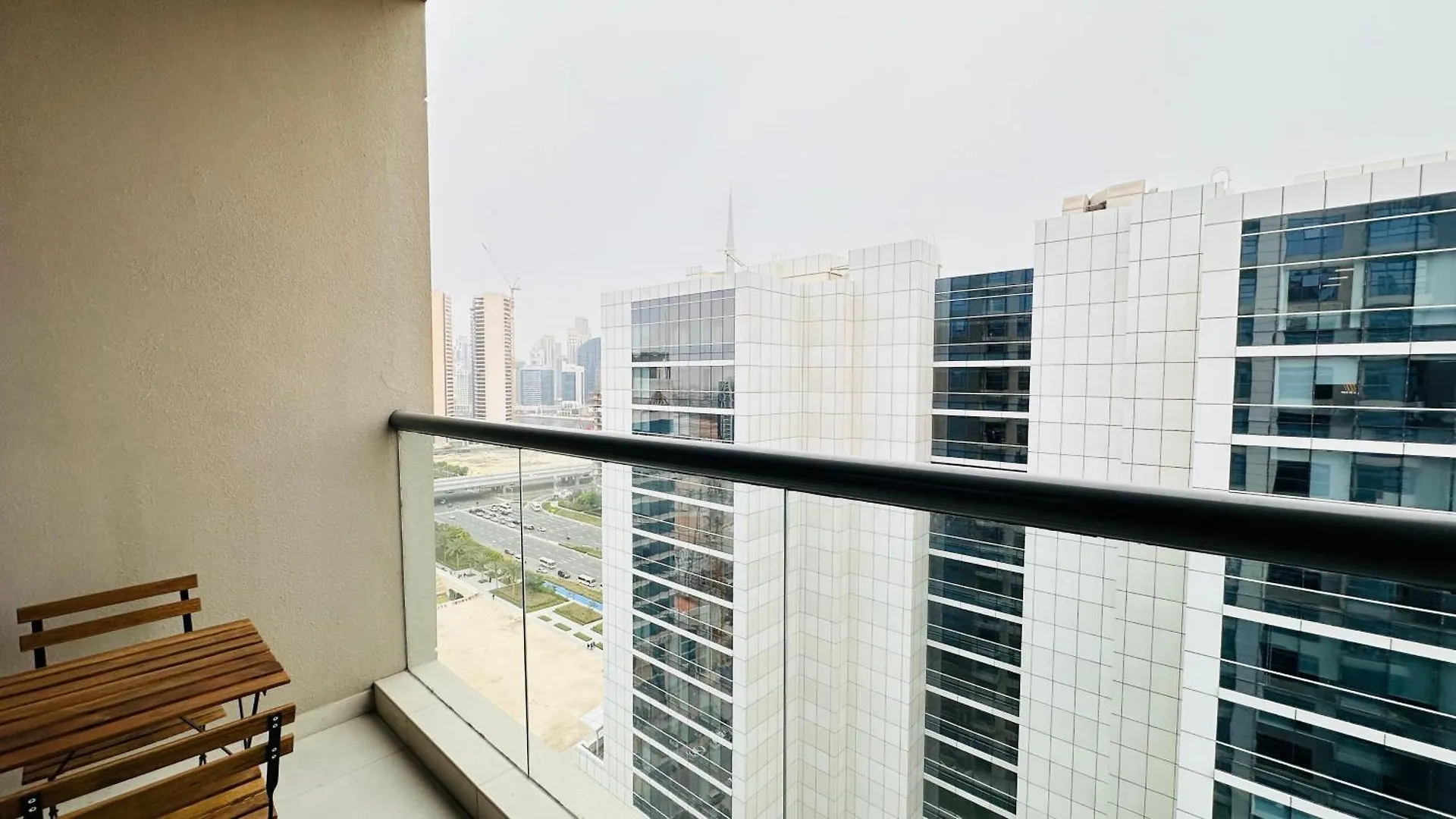 Upscale Apartment At Oval Tower Near Downtown With Balcony And Parking By Belvilla Dubai