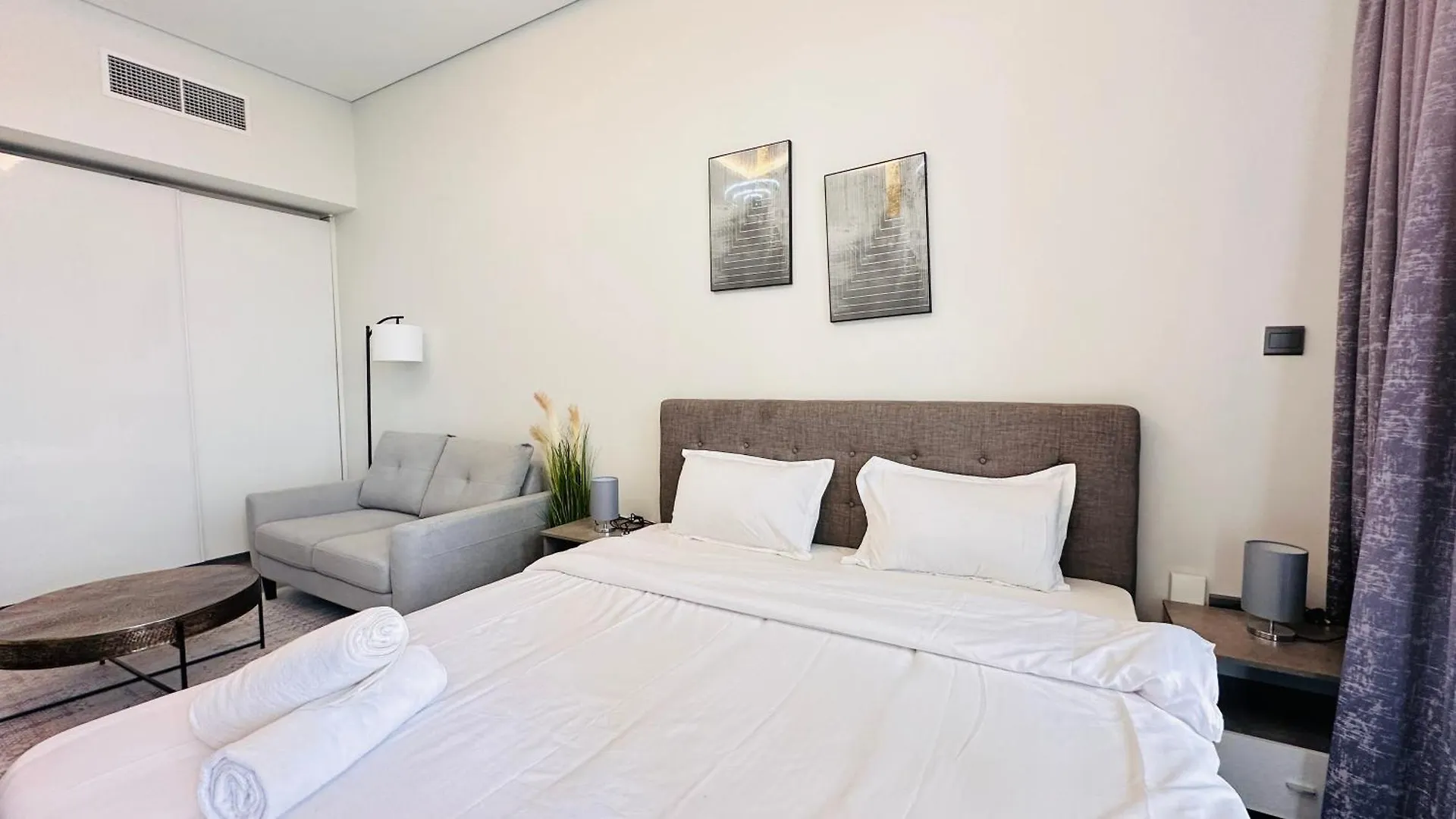 Upscale Apartment At Oval Tower Near Downtown With Balcony And Parking By Belvilla Dubai 0*,  United Arab Emirates