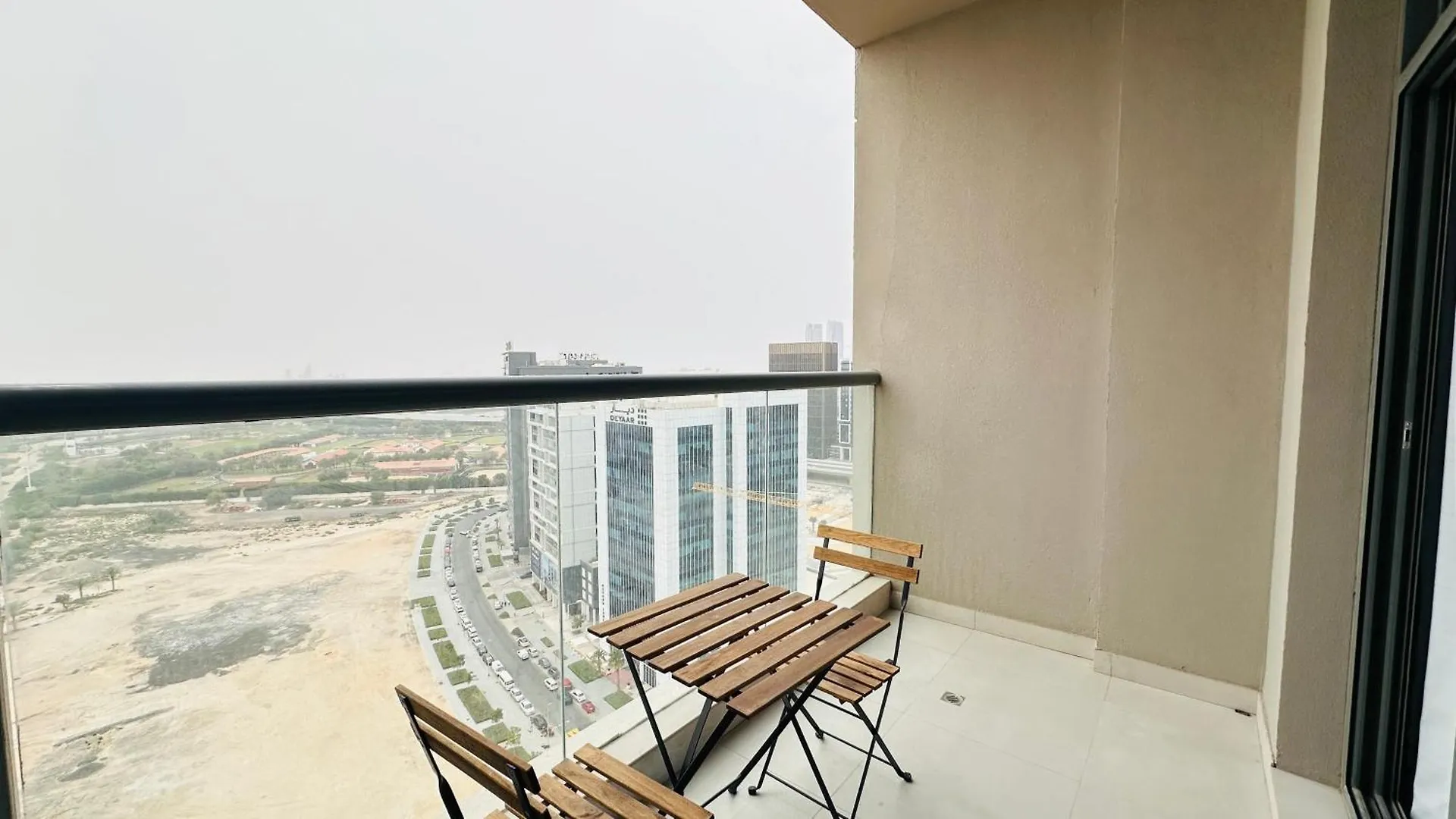 Upscale Apartment At Oval Tower Near Downtown With Balcony And Parking By Belvilla Dubai Hotel